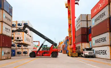 Visita técnica ao Porto ITapoá SC. Os Portos tem sempre uma movimentação grande de container e navios e movimenta o marcado de importação e exportação.. Foto: Vosmar Rosa/MPOR