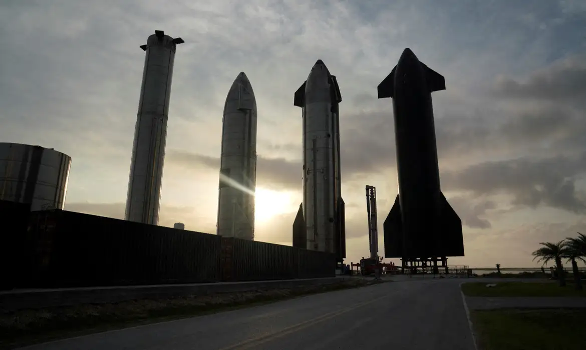 Protótipos de naves estelares são retratados no local de lançamento da SpaceX South Texas perto de Brownsville