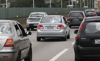 01/06/2023 - Transito de veiculos para viagens de fim de ano na Ponte Rio-Niterói. Foto: Fernando Frazão/Agência Brasil