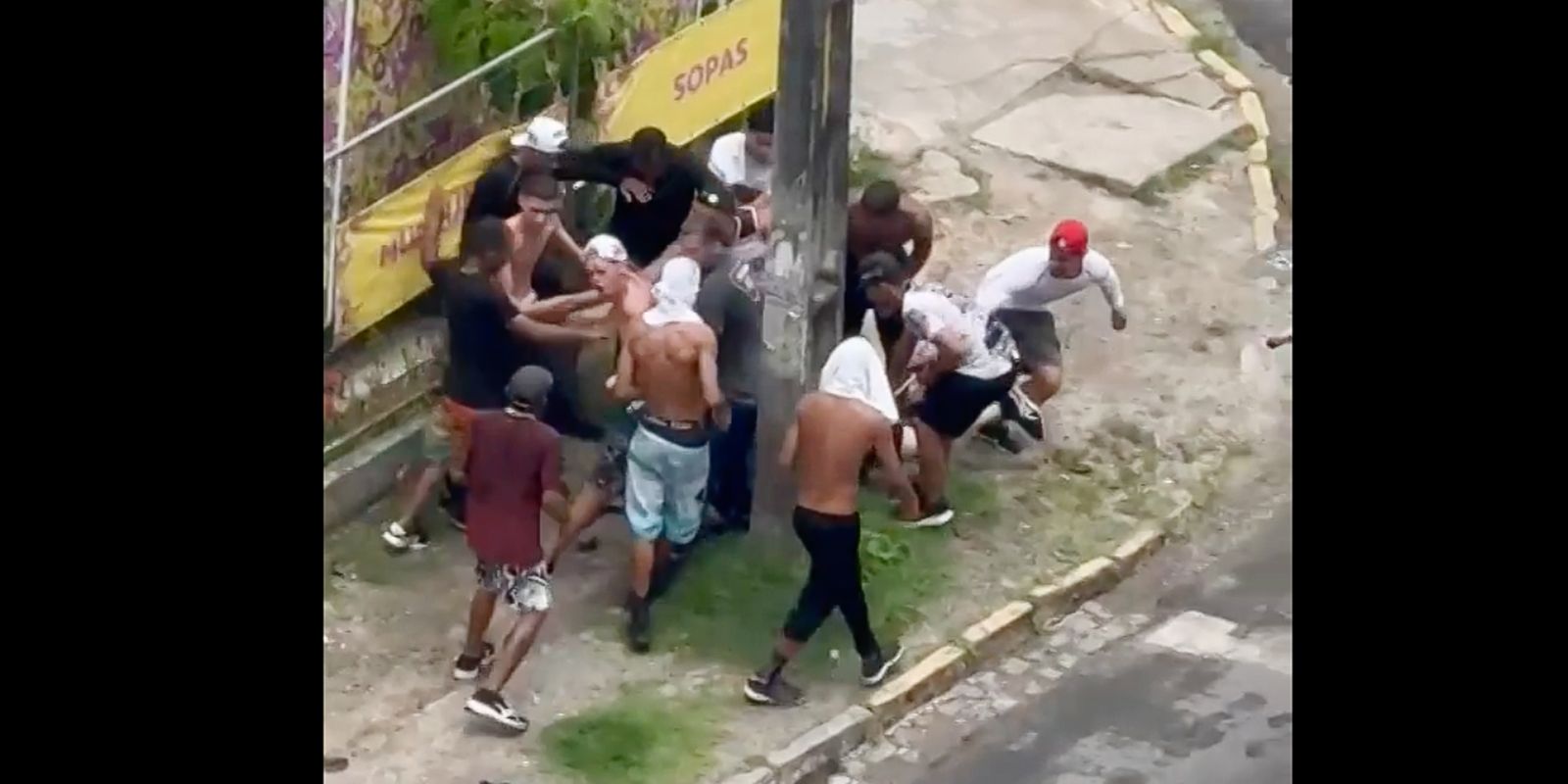 Uma pessoa permanece internada após briga de torcidas no Recife