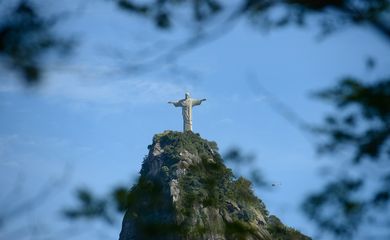 Cristo Redentor localizada no topo do morro do Corcovado