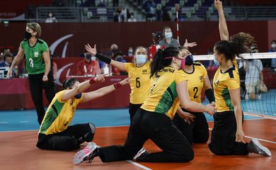 Brasil bate o Canadá  e conquista o bronze no vôlei sentado feminino na Tóquio 2020
