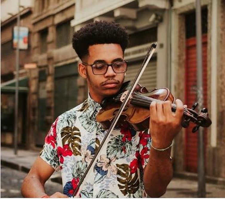 Jovem músico Gabriel Paixão pede doações para comprar violino profissional
