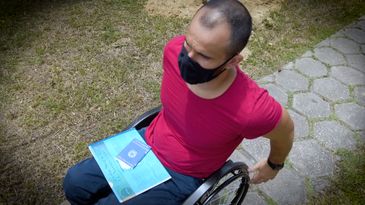 Davi Pontes já foi até a última etapa de um processo seletivo, mas perdeu a vaga por usar cadeira de rodas