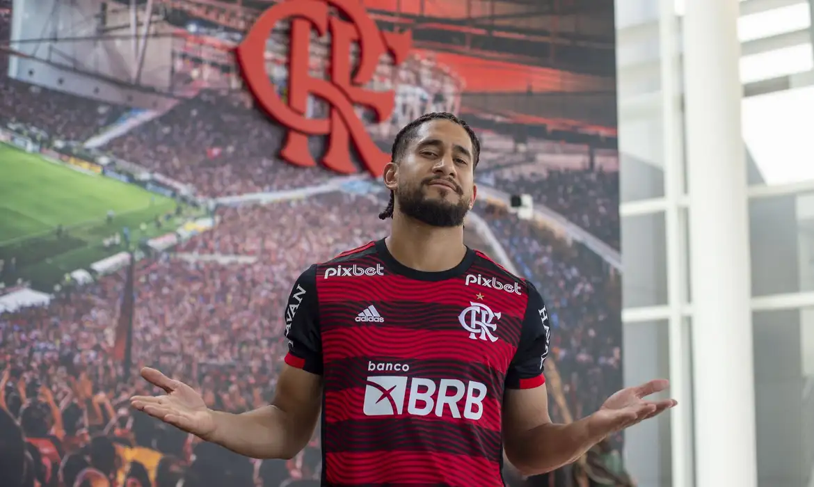 Flamengo anuncia o zagueiro Pablo, que estava na Rússia