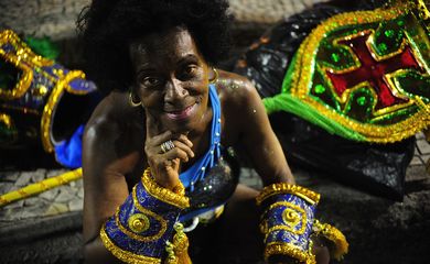 Últimos ajustes na concentração para o desfile das escolas de samba da Série A que abrem Carnaval 2015 no sambódromo da Marquês de Sapucaí (Fernando Frazão/Agência Brasil)