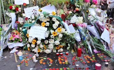 Paris(França) Homenagens as pessoas mortas nos ataques terroristas a capital francesa (Giselle Garcia/Agência Brasil)