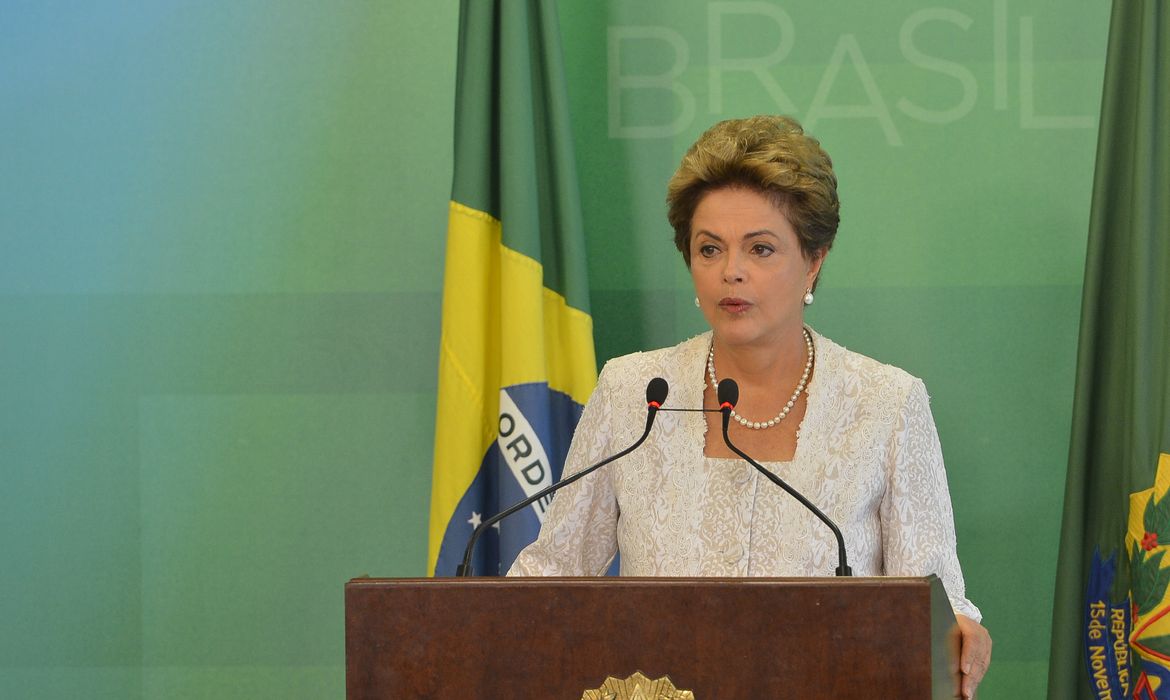 Brasília - A presidenta Dilma Rousseff  anuncia mudanças em seu ministério , durante  declaração à imprensa no Palácio do Planalto (Antonio Cruz/Agência Brasil)