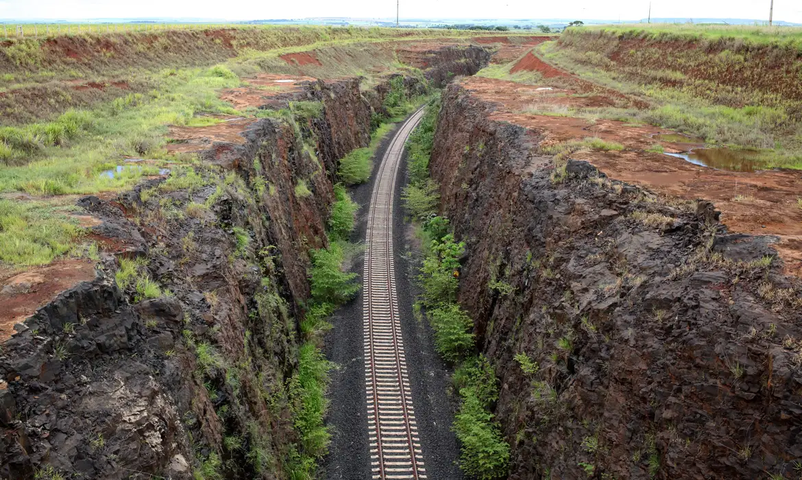 Rio Verde (GO) - Obras de implantação do Polo de Cargas do Sudoeste de Goiás da Ferrovia Norte-Sul, trecho Rio Verde-Santa Helena de Goiás (Beth Santos/Secretaria-Geral da PR)