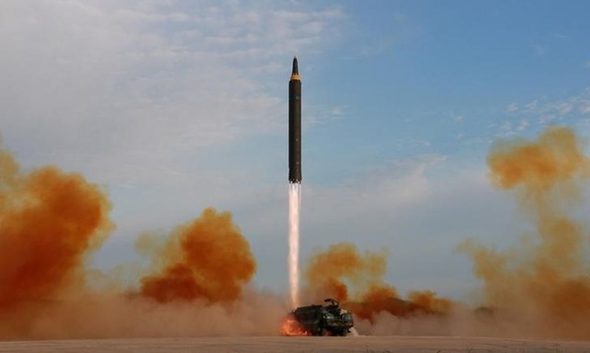 Lançamento de míssil pela Coreia do Norte - Agência Reuters