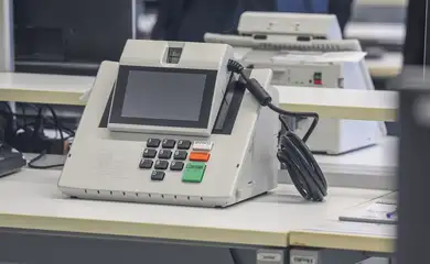 Brasília (DF), 01/12/2025 – Urna eletrônica que será utilizada no teste público de segurança dos sistemas eleitorais 2026.
Foto: Valter Campanato/Agência Brasil