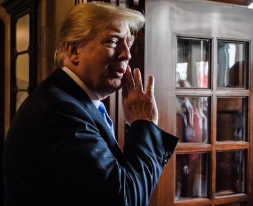Donald Trump deixa Cúpula do G7 para encontro com o líder norte-coreano Kim Jong-un, em Cingapura/Clemens Bilan/ EPA/EFE/Direitos Reservados Donald Trump deixa Cúpula do G7 para encontro com o líder norte-coreano Kim Jong-un, em Cingapura