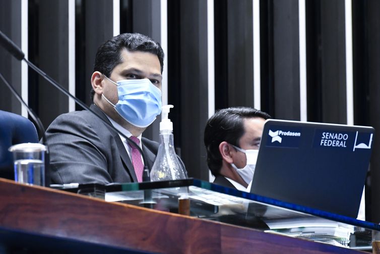 Plenário do Senado Federal durante sessão deliberativa semipresencial. Ordem do dia.

Plenário analisa indicações da Presidência da República para diretorias de agências reguladoras e para a recém-criada Autoridade Nacional de Proteção de Dados.