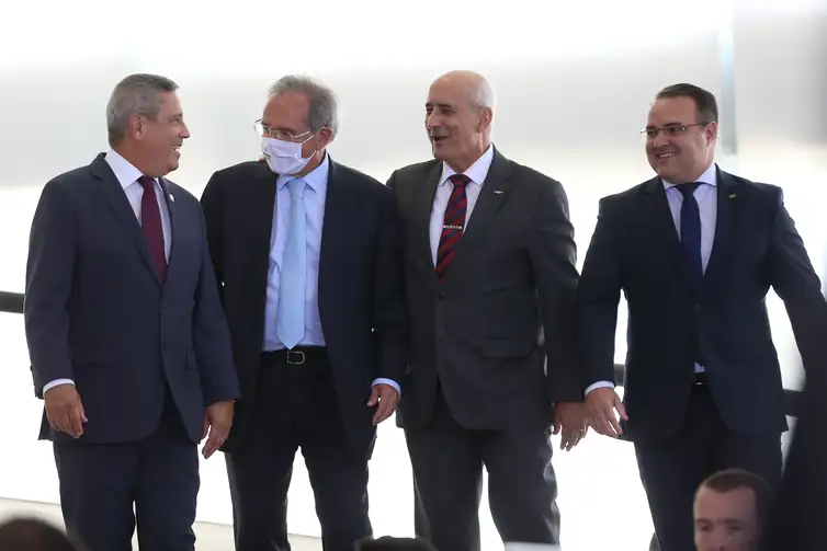 Os ministros da Casa Civil, Braga Neto, da Economia, Paulo guedes, das Relações Institucionais, Luiz Eduardo Ramos e da Secretaria geral da Presidencia, Jorge Oliveira, participam do lançamento dos programas CODEX e SUPER.BR e do 8º Revogaço