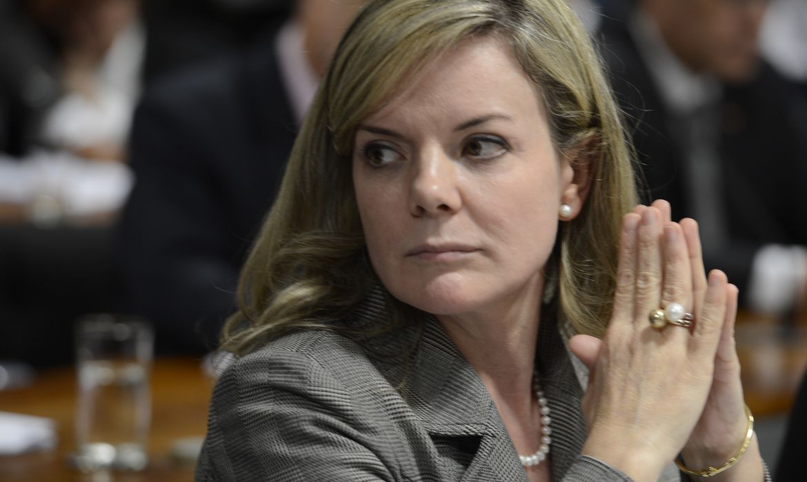 Comissão de Constituição, Justiça e Cidadania do Senado durante debate se a CPI da Petrobras será exclusiva ou ampla. Na foto, a senadora Gleisi Hoffmann  (Valter Campanato/Agência Brasil)