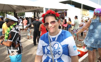 Brasília (DF) - Carnaval de rua animados pela escola de samba ARUC, Sra. Célia Regina Fernandes, fala Agência Brasil. Foto Valter Campanato/ Agência Brasil.