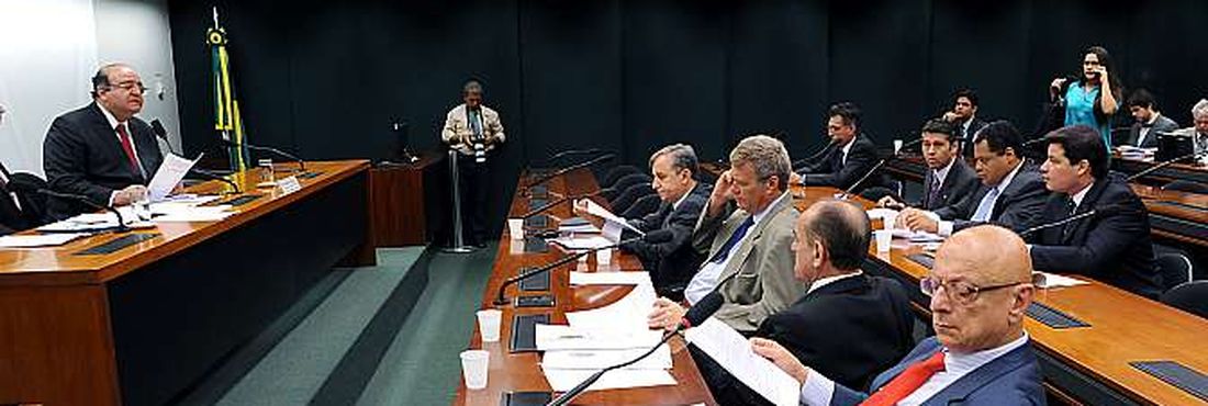 Deputados incluem voto facultativo na PEC da Reforma Política