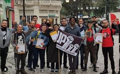 Leo Pericles faz campanha em Curitiba