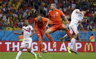 Holanda vence Costa Rica em jogo disputado