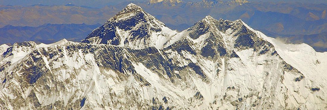 Em 2011, Rodrigo Raineri conseguiu escalar o Everest com sucesso. Na montanha, os alpinistas são testados pela altitude, o frio, o gelo e a falta de oxigênio
