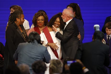 Rio de Janeiro (RJ), 20/05/2025 – O presidente da República, Luiz Inácio Lula da Silva, entrega da Ordem do Mérito Cultural à atriz Zezé Motta, no Palácio Gustavo Capanema. Foto: Fernando Frazão/Agência Brasil