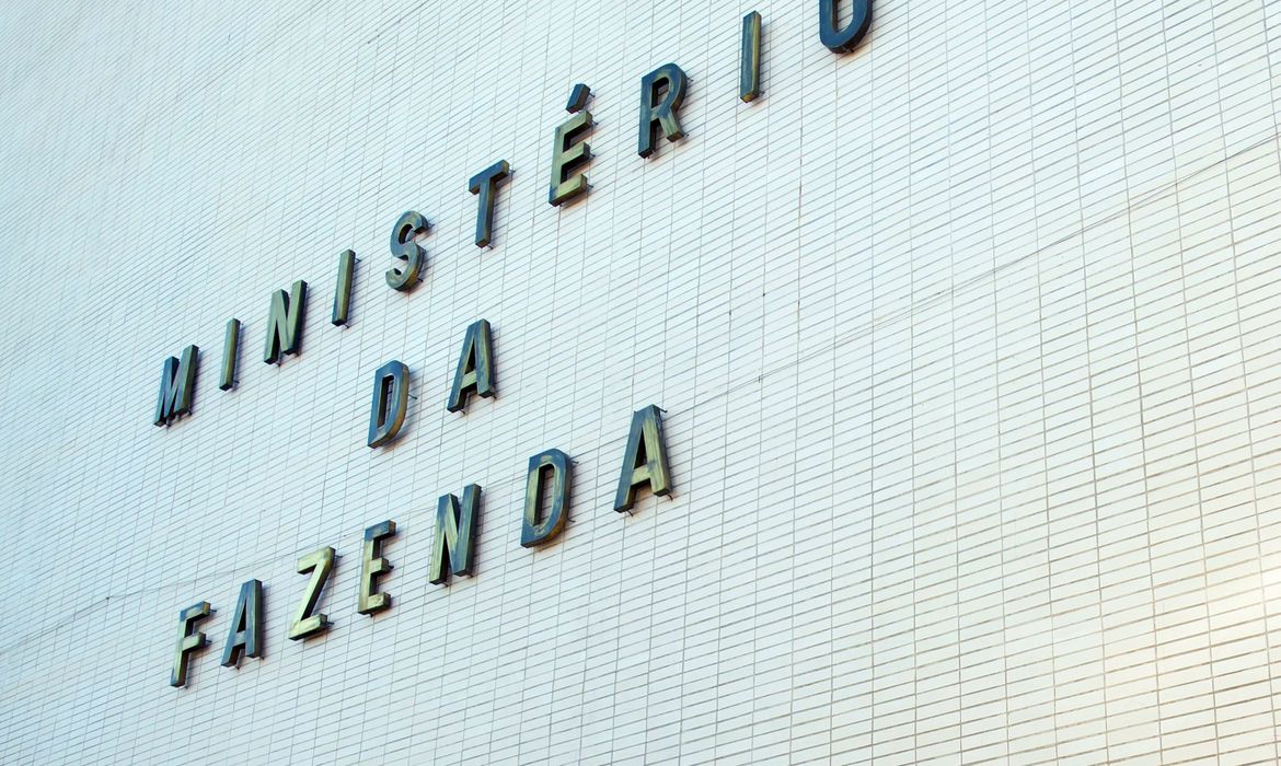 Integrantes do Movimento dos Trabalhadores Rurais Sem Terra ocupam o prédio principal do Ministério da Fazenda, em Brasília ( Marcelo Camargo/Agência Brasil)
