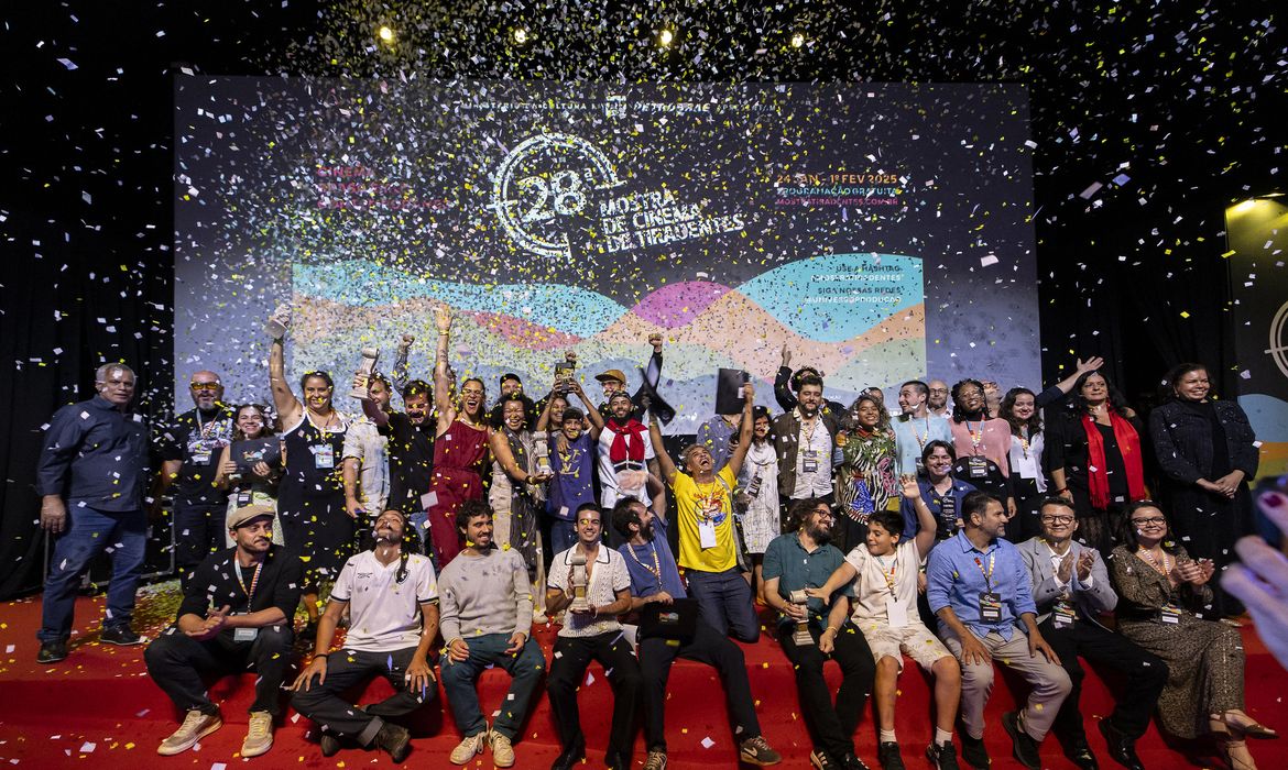 Belo Horizonte (MG), 03/02/2025 - Envolvidos nas produções premiadas celebram no encerramento da Mostra de Cinema de Tiradentes. Foto: Leo Lara/Universo Produção