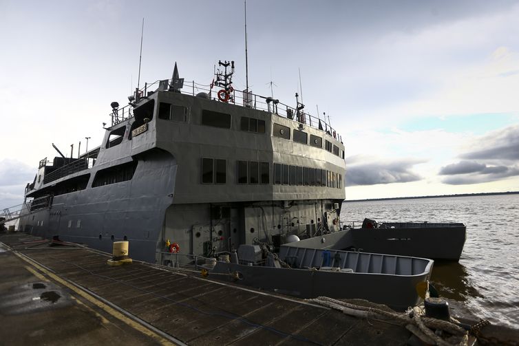 O Navio Auxiliar Pará, atracado na Base Naval de Belém.