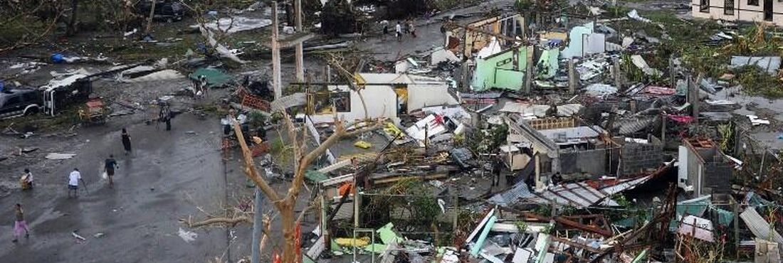 Tufão Hayden deixou rastro de destruição em áreas que se recuperavam de terremoto de 7,1 graus na escala Richter, registrado em outubro