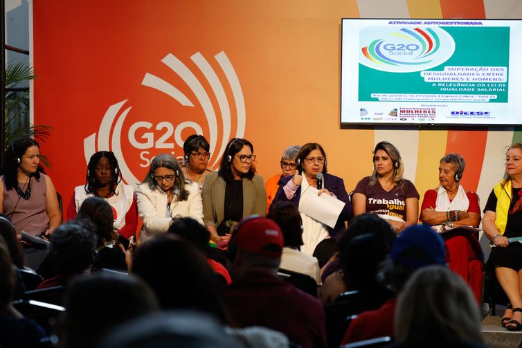 Rio de Janeiro(RJ), 14/11/24 - A ministra das Mulheres, Cida Golçalves, participa da atividade autogestionada “Superação das Desigualdades entre mulheres e homens no Mercado de Trabalho: a relevância da Lei de Igualdade Salarial