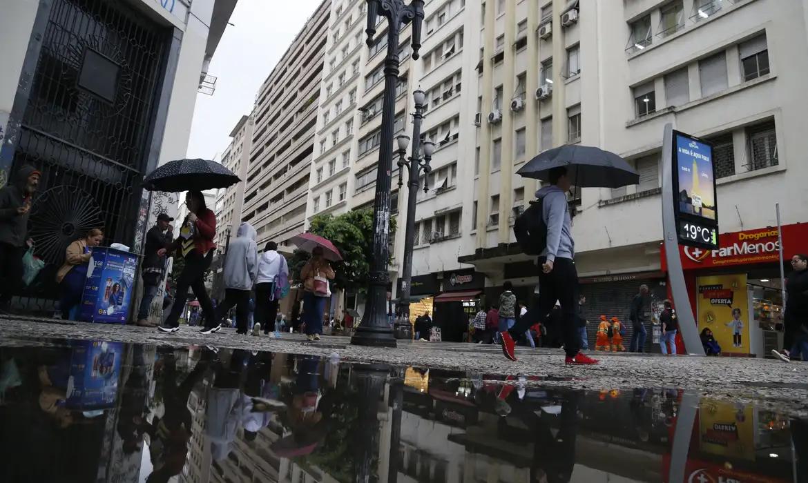 São Paulo (SP) 16/09/2024  Queda de temperatura e chuva melhora a qualidade do ar na cidade

Foto: Paulo Pinto/Agencia Brasil