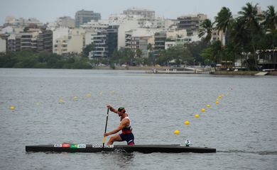 Atletas disputam o Desafio Internacional de Canoagem Velocidade, décimo evento-teste para os Jogos Olímpicos e Paralímpicos Rio 2016, na Lagoa Rodrigo de Freitas (Fernando Frazão/Agência Brasil)