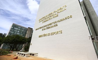 Brasília (DF), 10/04/2023 - Fachada do ministério do Esporte, do ministério dos Direitos Humanos e do ministério do Desenvolvimento e Assistência Social, Família e Combate à Fome.
