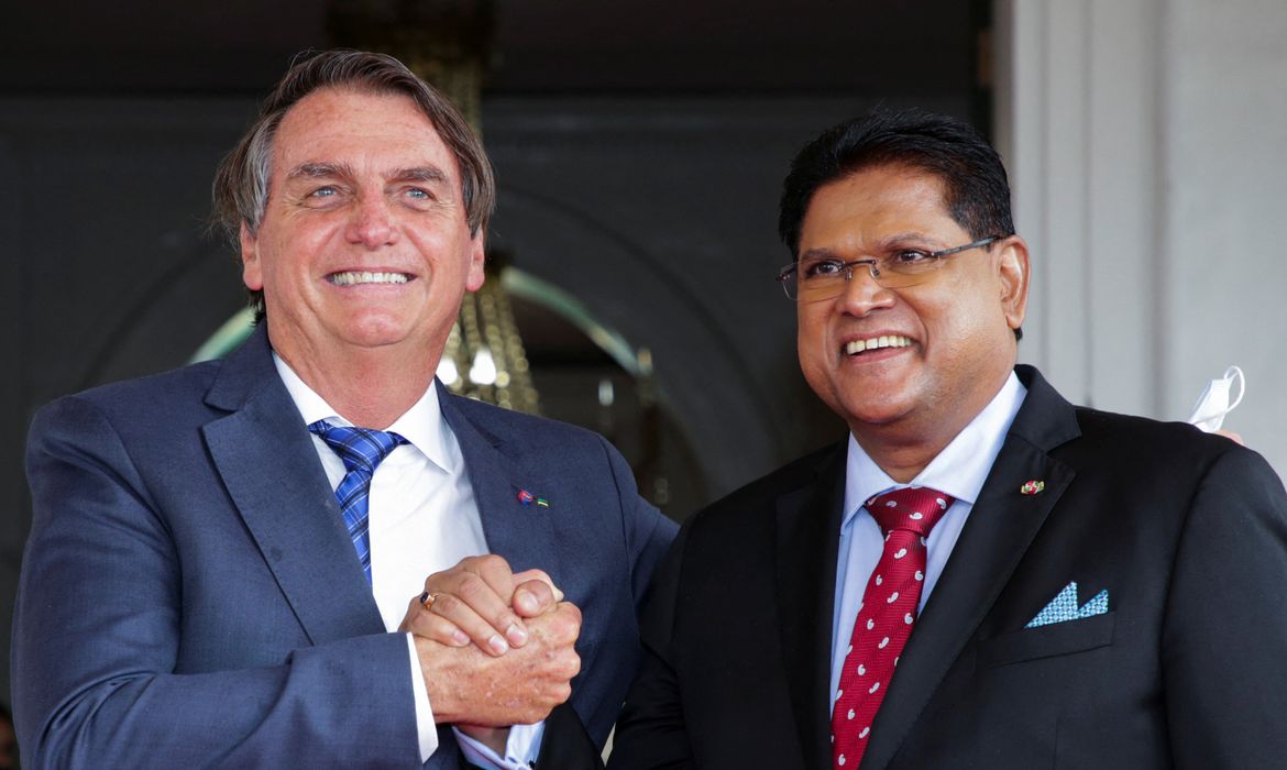 Brazilian President Bolsonaro visits Suriname to discuss oil and gas cooperation