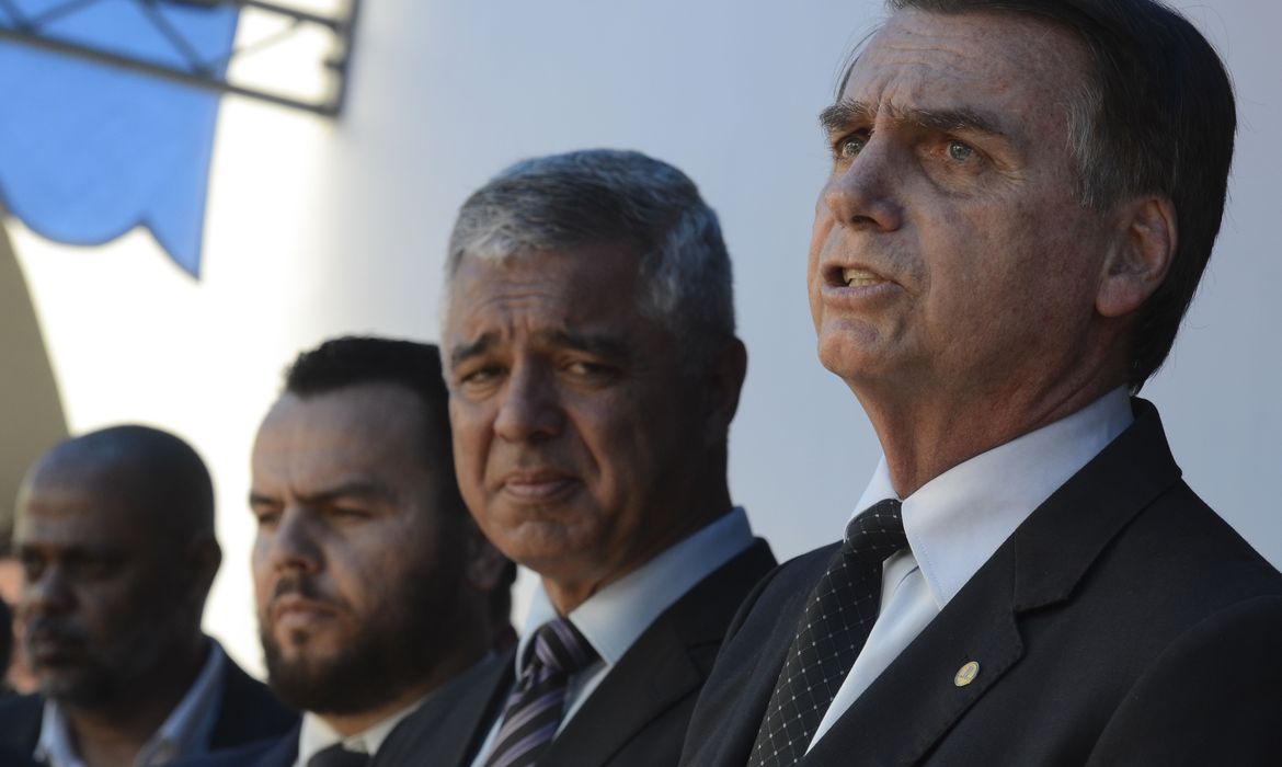 O presidente eleito, Jair Bolsonaro, participa na cidade de Guaratinguetá, no Vale do Paraíba, em São Paulo, da formatura de sargentos da Aeronáutica na Escola de Especialistas da Aeronáutica (EEAR) 
