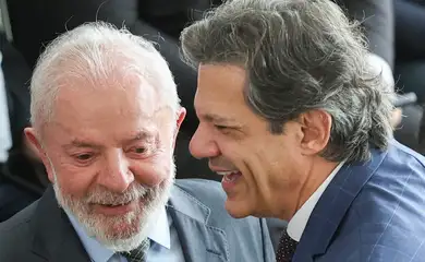 Brasília (DF), 12/03/2025  – O presidente Luiz Inácio Lula da Silva (c) acompanhado do ministro, Fernando Haddad (e),  durante cerimônia de lançamento do programa “Crédito do Trabalhador”
Foto: Antonio Cruz/Agência Brasil