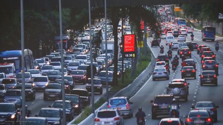 Caminhos da Reportagem investiga os desafios da mobilidade urbana sustentável