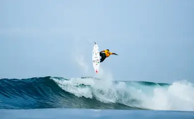 PUNTA ROCA, LA LIBERTAD, EL SALVADOR - APRIL 3: WSL Champion Italo Ferreira of Brazil surfs in Heat 6 of the Opening Round at the Surf City El Salvador Pro on April 3, 2025 at Punta Roca, La Libertad, El Salvador. (Photo by Aaron Hughes/World Surf League)