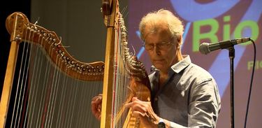 Jacques Vandevelde e suas harpas 