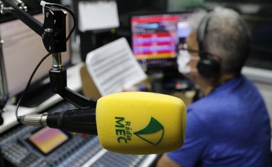 Equipamentos da Rádio MEC nos estúdios da Empresa Brasil de Comunicação - EBC, no Rio de Janeiro