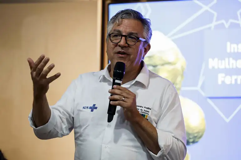 Rio de Janeiro (RJ) 28/03/2025 - O ministro da Saúde, Alexandre Padilha, anuncia mais uma etapa da reestruturação dos hospitais federais do Rio de Janeiro. Será assinado Acordo de Cooperação Técnica entre a Fiocruz e o Ministério da Saúde, envolvendo o Hospital Federal da Lagoa e o Instituto Nacional de Saúde da Mulher, da Criança e do Adolescente Fernandes Figueira (IFF). 
Foto: Tânia Rêgo/Agência Brasil