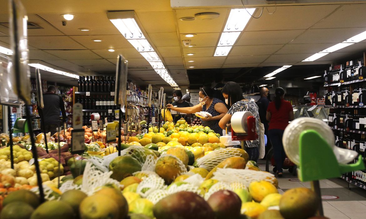 Preço da cesta básica de alimentos sobe em nove cidades | Agência Brasil