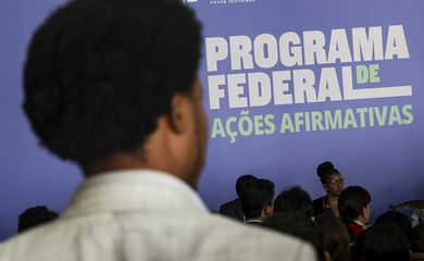 Brasília (DF), 04/12/2024 - A ministra da Gestão e da Inovação em Serviços Públicos, Esther Dweck, o ministro de Relações Exteriores, Mauro Vieira, e a ministra da Igualdade Racial, Anielle Franco, participam do lançamento do plano de ação do Minstério de Relações Exteriores para o Programa Federal de Ações Afirmativas. Foto: Marcelo Camargo/Agência Brasil