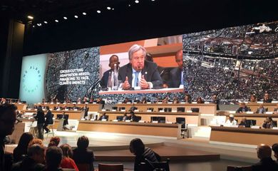 António Guterres em discurso na conferência One Planet, em Paris