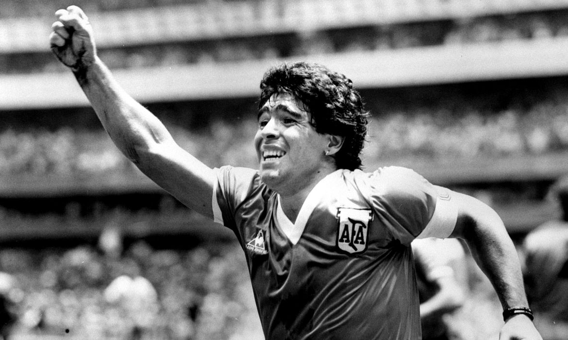 FILE PHOTO:  Argentinian star Diego Maradona raises his arm in the air after scoring