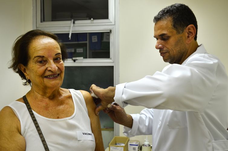 DF amplia dose de reforço para idosos acima de 70 anos | SC Hoje News Notícias de Santa Catarina - SC HOJE News