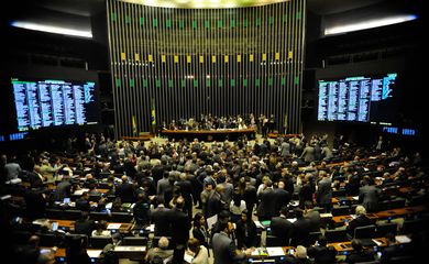 Plenário da Câmara durante sessão de discussão e votação da reforma política (Fabio Rodrigues Pozzebom/Agência Brasil)
