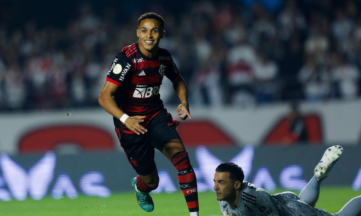 Lázaro abre o placar na vitória do Flamengo fora de casa para o São Paulo - Brasileiro 2022 - em 06/08/2022