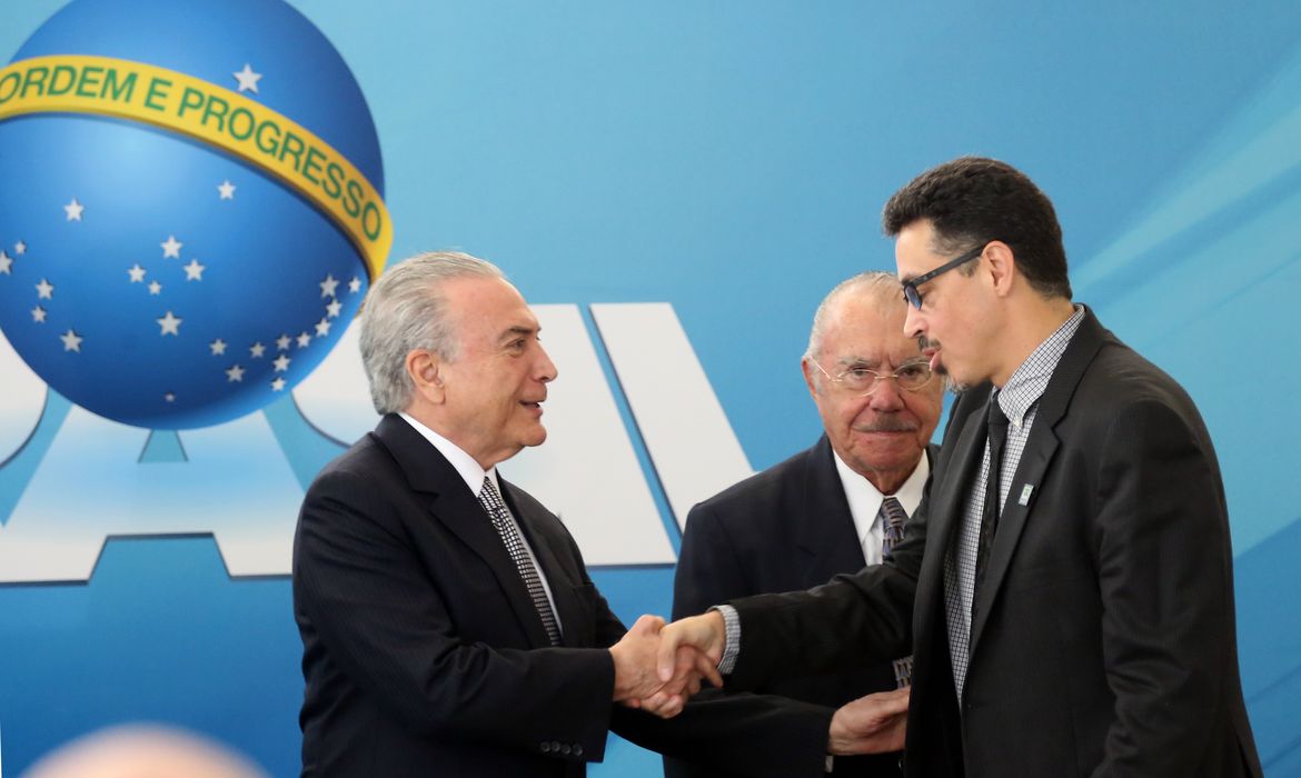 Brasília - O presidente Michel Temer cumprimenta o novo ministro da Cultura, Sérgio Sá Leitão Cruz/Agência Brasil)