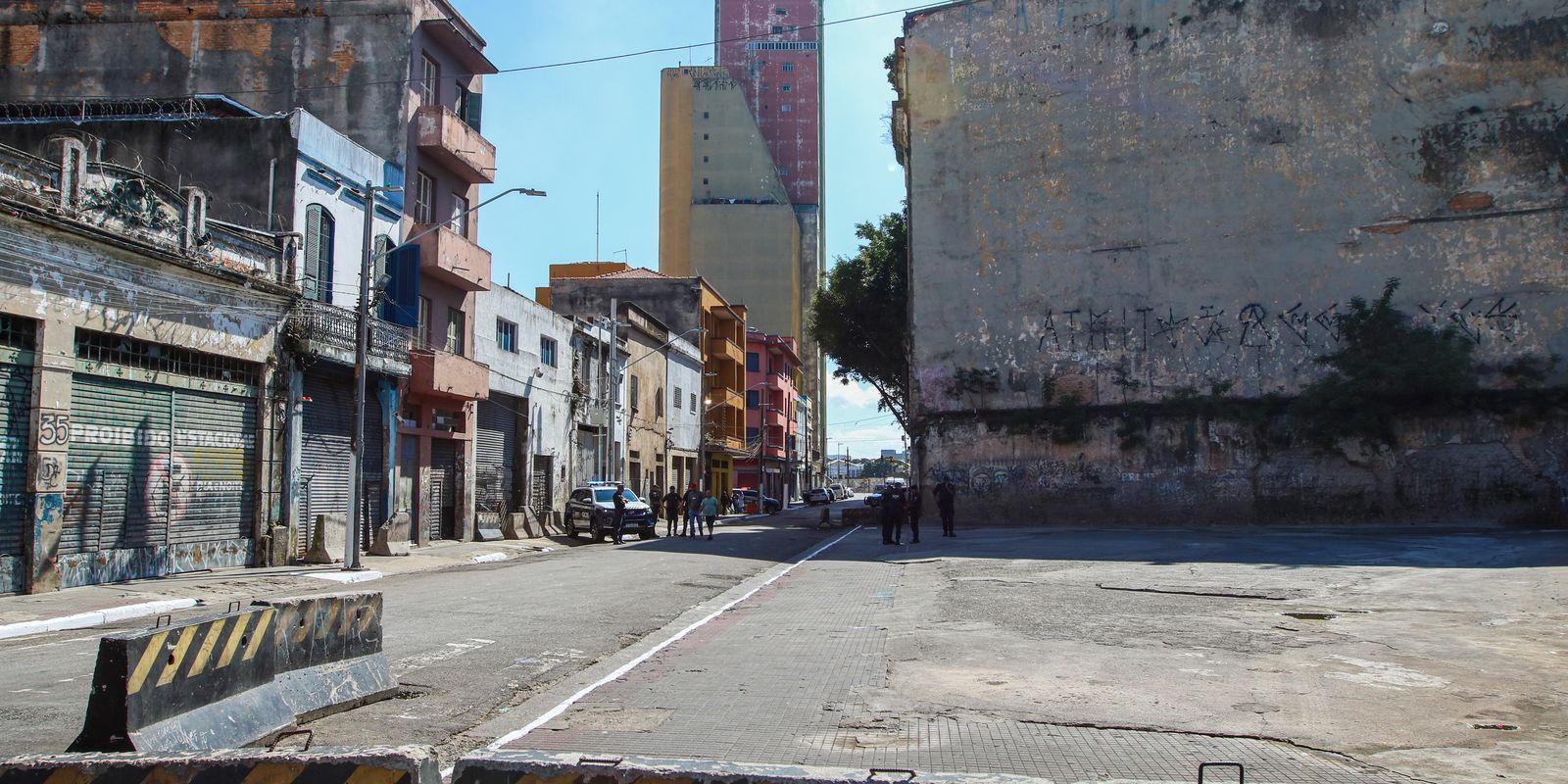 Suplicy pede investigação sobre sumiço de usuários da Cracolândia Suplicy pede investigação sobre sumiço de usuários da Cracolândia